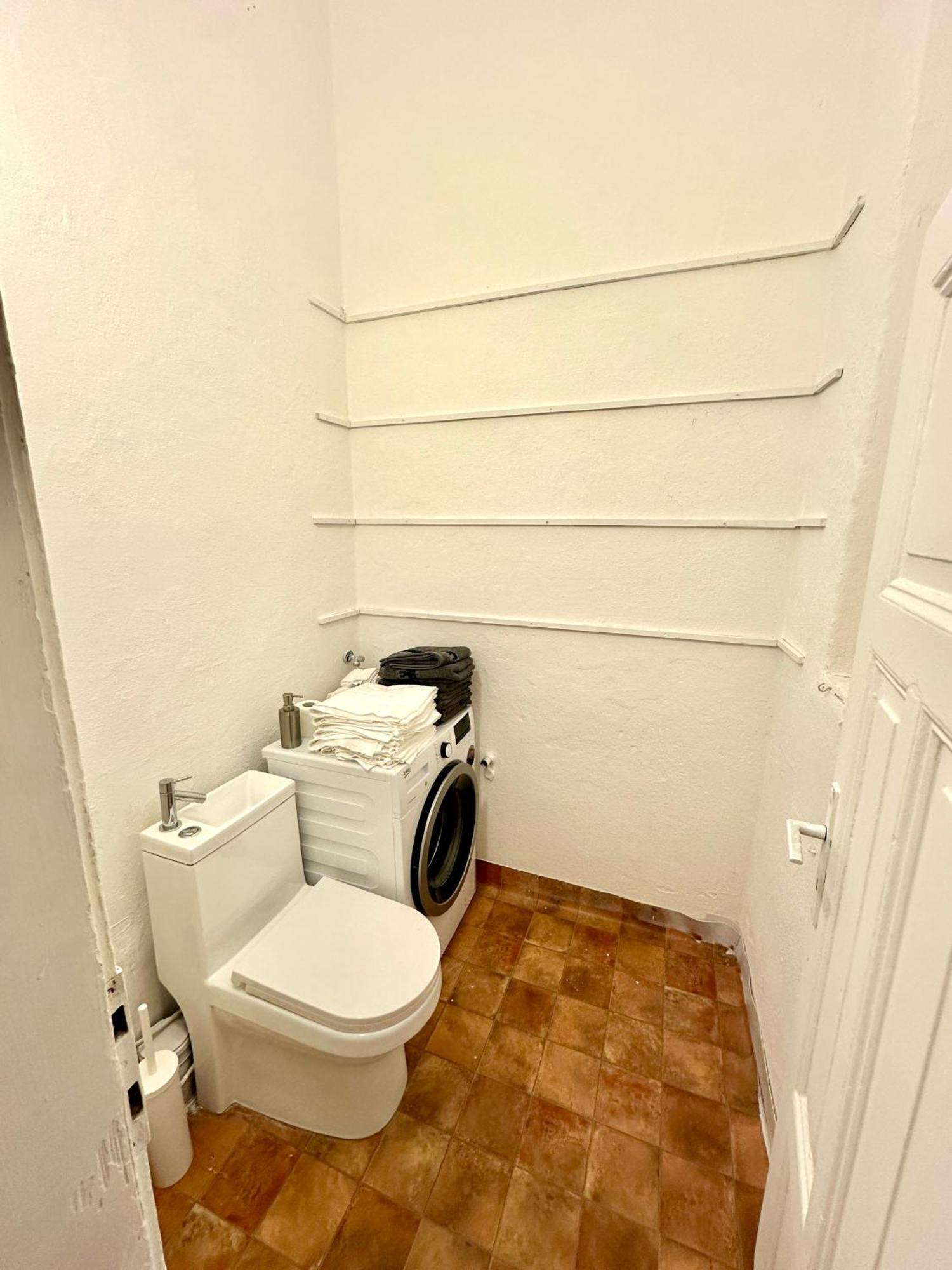 Location In Prague! 4 Bedrooms And Super Host! Apartamento