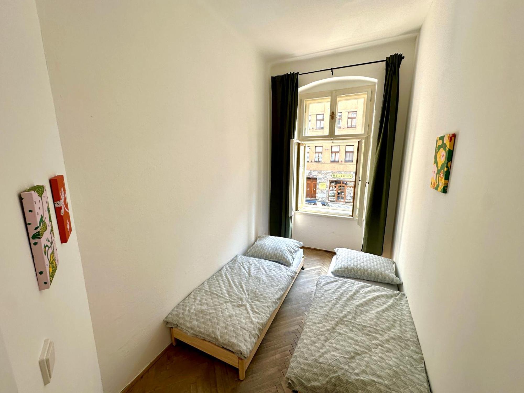 Location In Prague! 4 Bedrooms And Super Host! Apartamento *