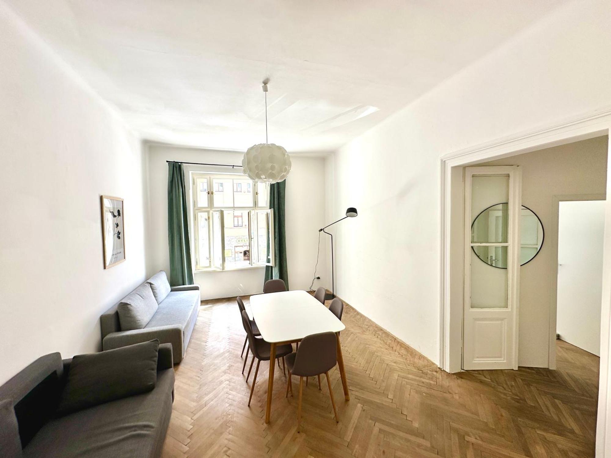 Location In Prague! 4 Bedrooms And Super Host! Apartamento *